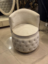 DRESSER LUXE SITTING STOOL
